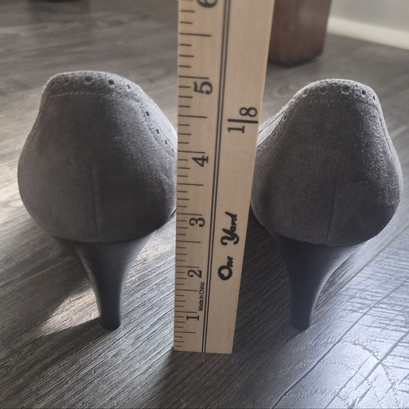 Vintage Gray Suede Bow Pumps - Handmade in Spain - Size 7.5M - Picture 6 of 6